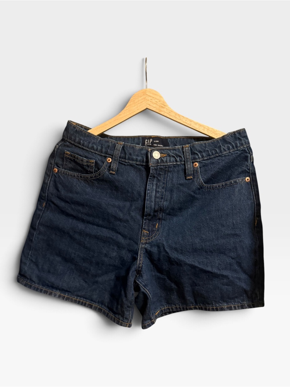 GAP Denim Midi Short Dark Wash High Rise Mom Short Vintage Style Size 6 / 28